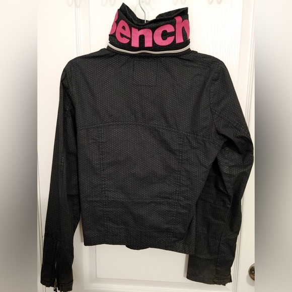 Lightweight Bench Jacket with Hidable Hood - Picture 2 of 6